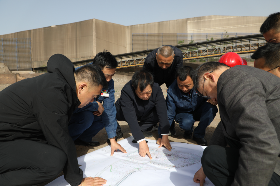 郗九生一行到龍鋼公司調(diào)研項目建設工作
